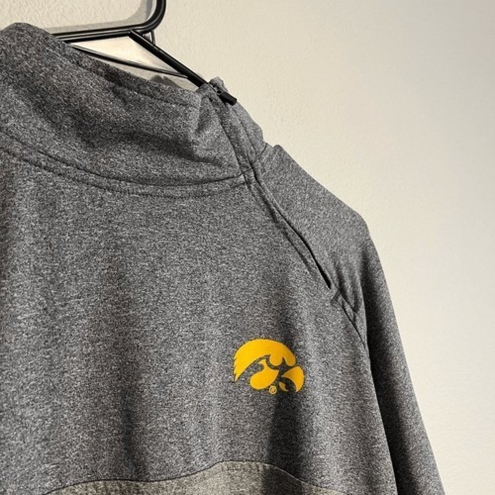 Iowa Hawkeyes Rivalry Threads Women Grey Colorblock Asymmetric 1/4 Zip Top Large - Picture 4 of 6